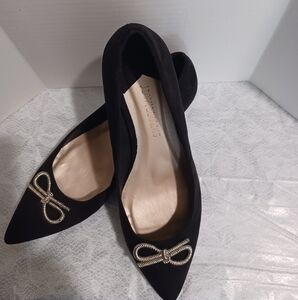 Black Elegant Kitten Heel Pump with Decorative Bow